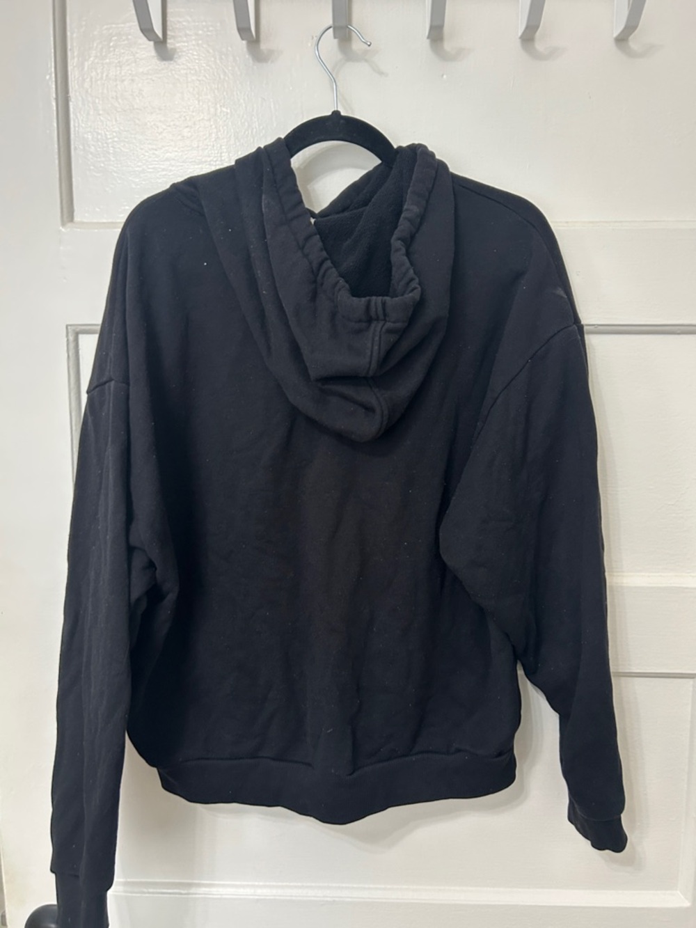 ALO Yoga Women’s Black Pullover Hoodie - Picture 2 of 3